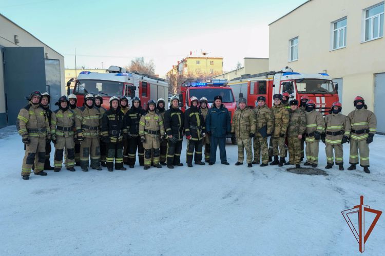 В Екатеринбурге прошли совместные пожарно-тактические учения Росгвардии и МЧС (видео)