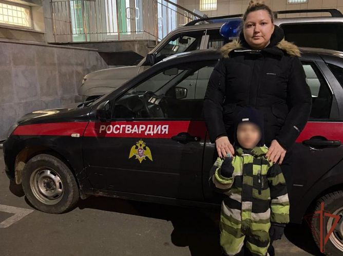 Сотрудники Росгвардии разыскали в Новой Москве заблудившегося в лесу ребенка
