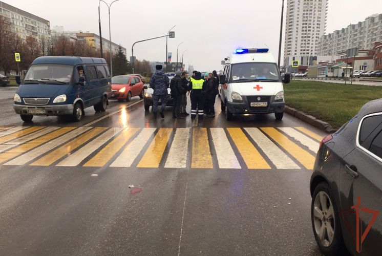 Сотрудники Росгвардии оказали помощь пострадавшей в ДТП пожилой женщине в Набережных Челнах