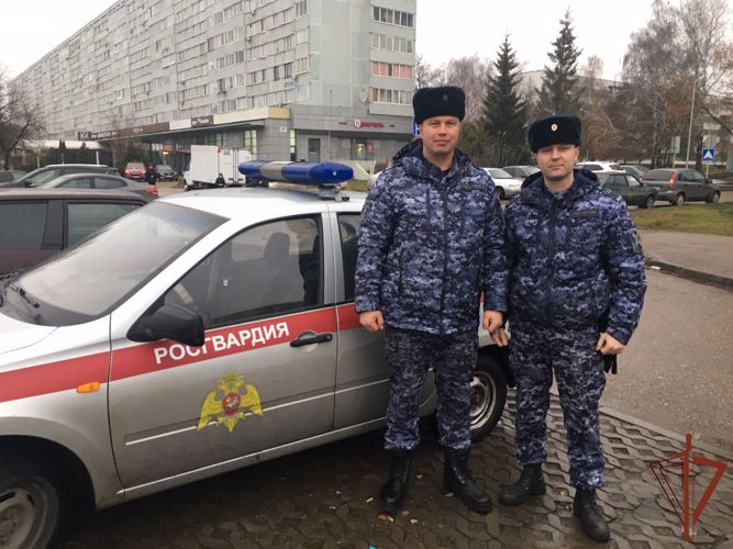 Сотрудники Росгвардии оказали помощь пострадавшей в ДТП пожилой женщине в Набережных Челнах