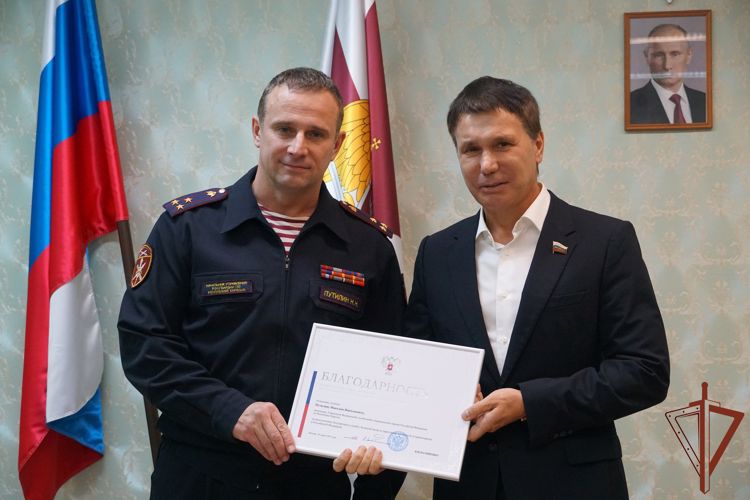 Сенатор РФ вручил начальнику территориального управления Росгвардии Благодарность Председателя Совета Федерации