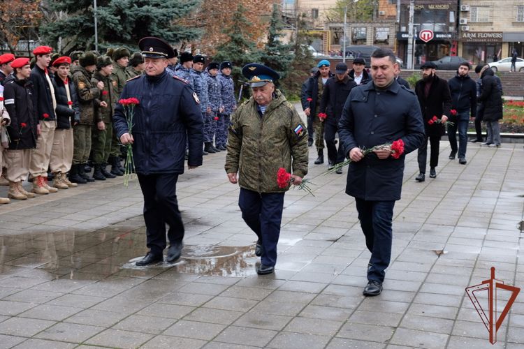 На Северном Кавказе росгвардейцы участвуют в мероприятиях, посвященных Дню неизвестного солдата