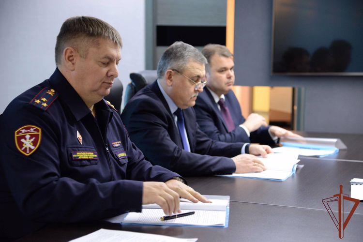 Командующий Уральским округом Росгвардии проверил территориальное управление ведомства на Ямале