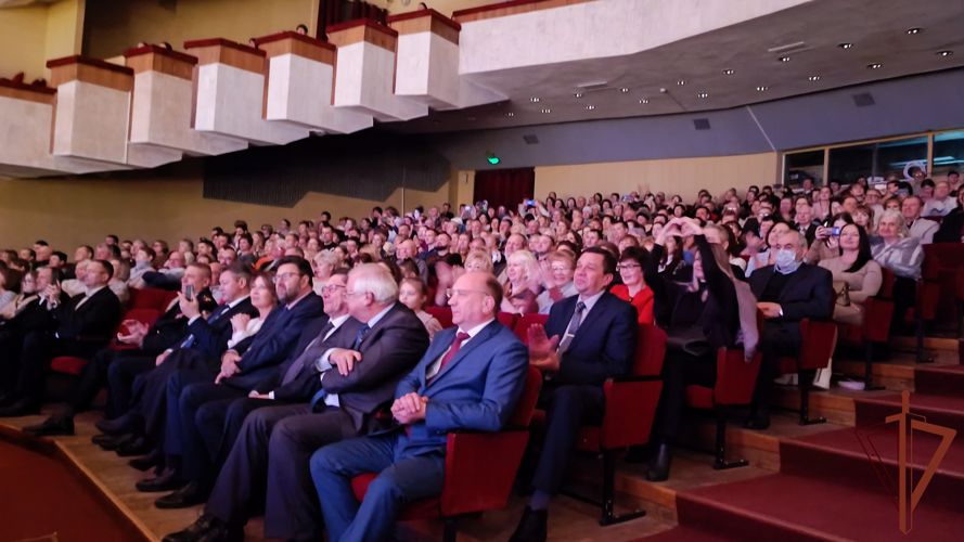 Академический ансамбль песни и пляски войск национальной гвардии Российской Федерации выступил в Ивановском музыкальном театре