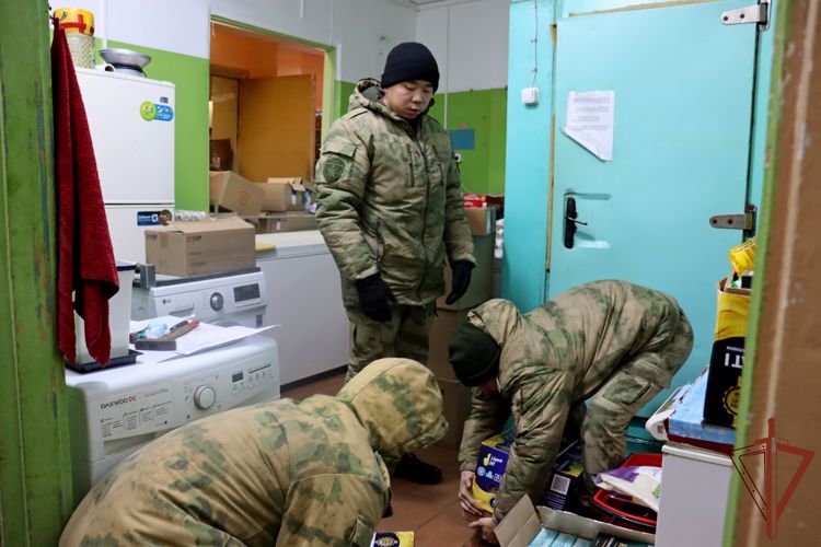 В акции к международному дню инвалида приняли участие росгвардейцы на Чукотке