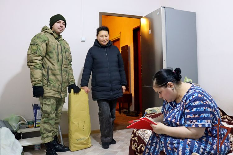 В акции к международному дню инвалида приняли участие росгвардейцы на Чукотке