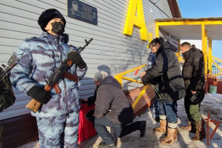 Мемориальную доску погибшему росгвардейцу открыли в Бурятии