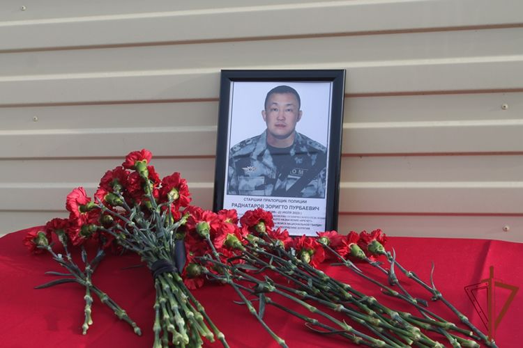 Память погибшего бойца ОМОН Росгвардии увековечена в Бурятии 