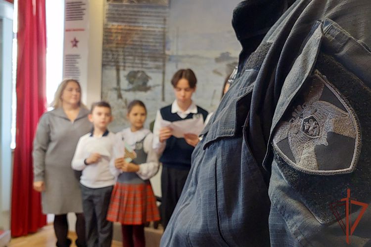 Школьники из Ростова-на-Дону поддержали росгвардейцев-участников спецоперации
