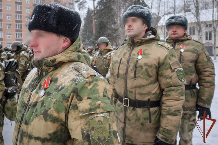 Росгвардейцам-участникам спецоперации вручили госнаграды в Ленинградской области (видео)