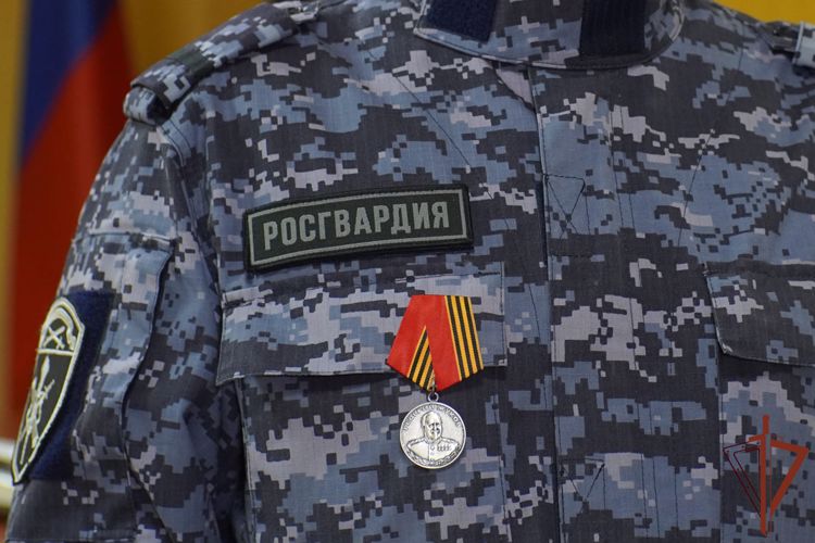 В Нарьян-Маре вручена государственная награда отличившемуся в спецоперации росгвардейцу