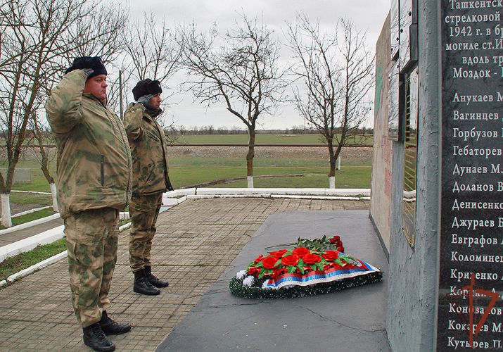 На Северном Кавказе росгвардейцы участвуют в мероприятиях, посвященных Дню неизвестного солдата