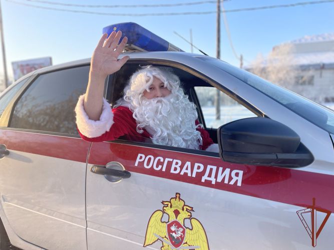 Дед Мороз специального назначения Росгвардии поздравил воспитанников коррекционной школы Якутии