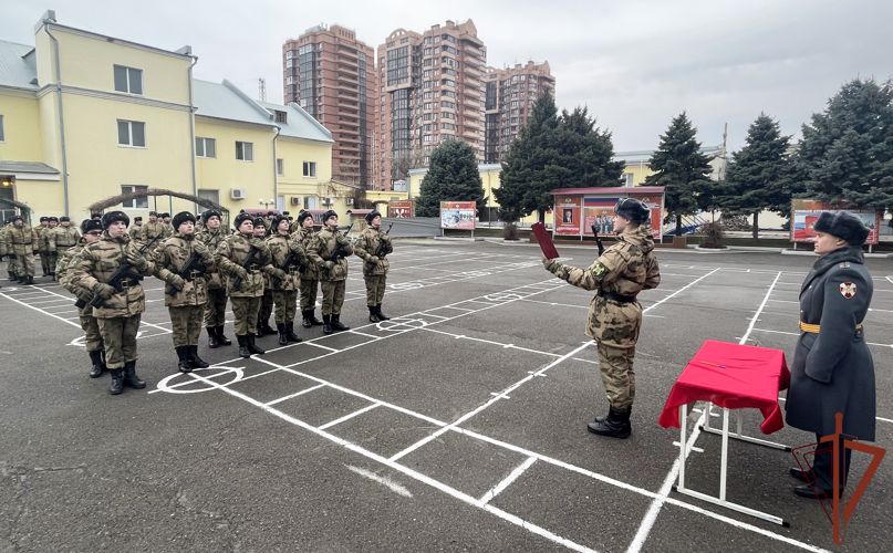 Церемонии приведения к присяге проходят в подразделениях Южного округа Росгвардии