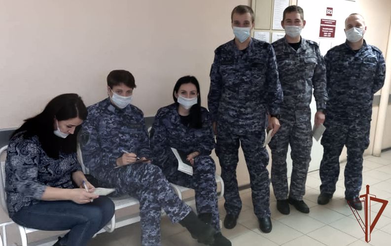Росгвардейцы сдали кровь для пациентов медучреждений Ленинградской области 