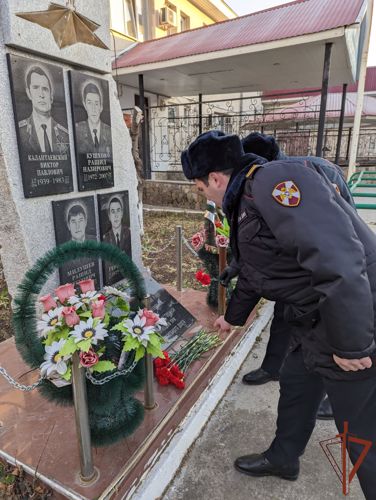 Росгвардейцы почтили память боевого товарища в Карачаево-Черкесии