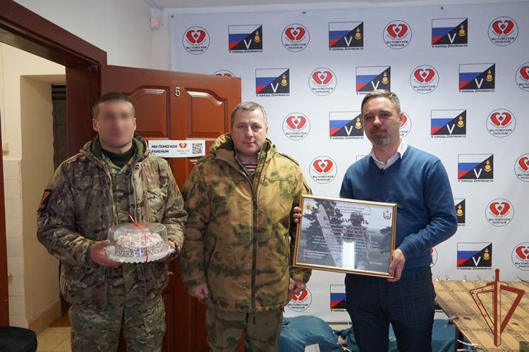 Росгвардейцы поздравили волонтеров из Улан-Удэ с профессиональным праздником