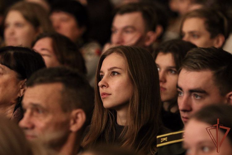 Ансамбль песни и пляски Центрального округа Росгвардии дал концерт в подмосковном Серпухове