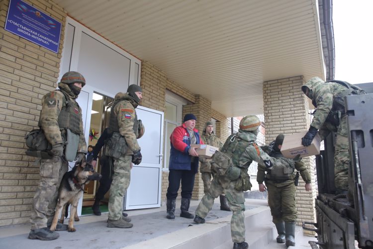 Новогодняя акция Росгвардии «Дед Мороз специального назначения»  прошла в Запорожской области и в ЛНР