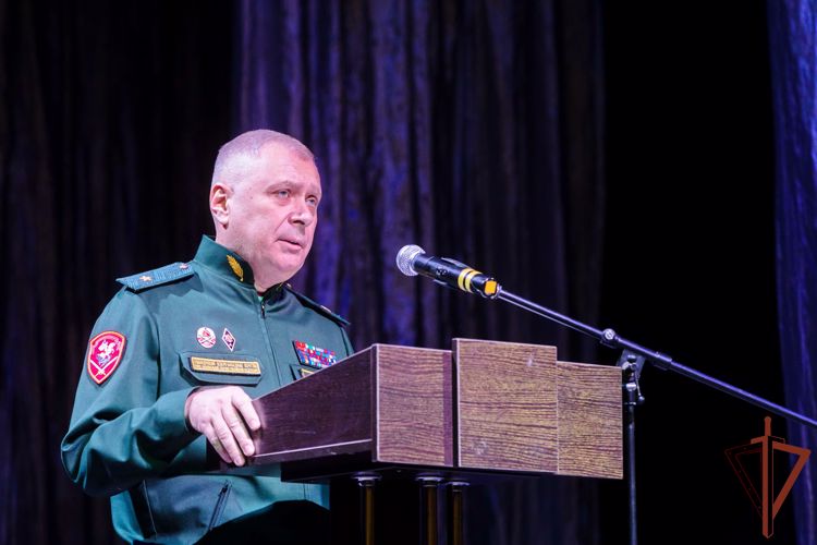 Командующий Северо-Западным округом поздравил с наступающим Новым годом детей росгвардейцев - участников СВО