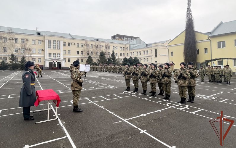 Церемонии приведения к присяге проходят в подразделениях Южного округа Росгвардии