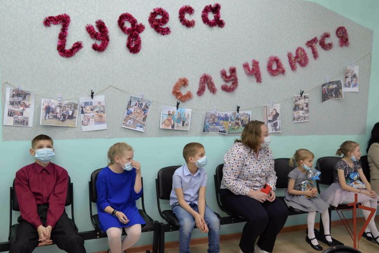 В Уральском округе стартовала акция Росгвардии «Дед Мороз специального назначения»
