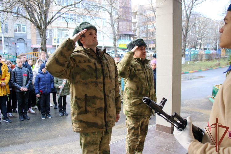 Ставрополе росгвардейцы почтили память Героя России Владимира Нургалиева