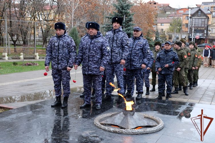 На Северном Кавказе росгвардейцы участвуют в мероприятиях, посвященных Дню неизвестного солдата