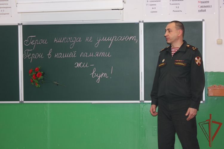 В Удмуртии открыли мемориальную доску погибшему росгвардейцу