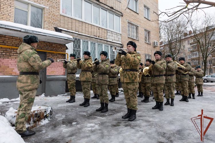 Генерал армии Виктор Золотов поздравил военкора Михаила Горбова со 100-летним юбилеем