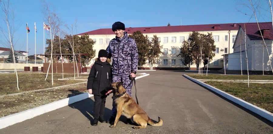 Кинологи Росгвардии исполнили новогоднее пожелание школьника из Черкесска