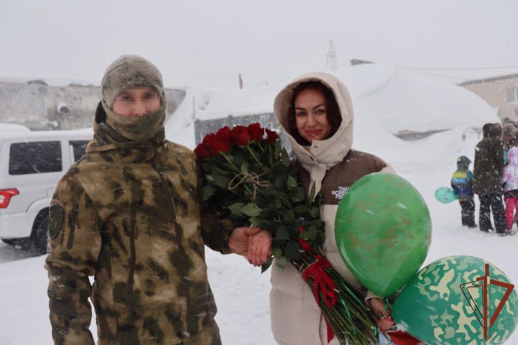 Сразу два росгвардейца на Камчатке сделали предложение руки и сердца своим возлюбленным после возвращения из района СВО 
