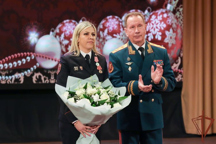 Генерал армии Виктор Золотов поздравил военнослужащих и сотрудников ведомства с наступающими новогодними праздниками