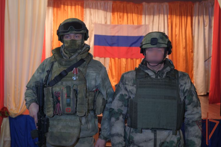 Росгвардейцам, выполняющим задачи в Луганской Народной Республике, вручили госнаграды  