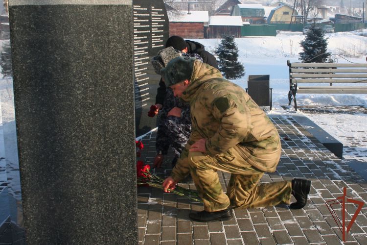 В День героев Отечества росгвардейцы приняли участие в памятных мероприятиях в Сибири