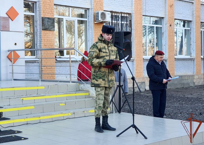 При участии Росгвардии в Астрахани увековечена память погибших военнослужащих