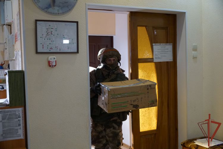 Росгвардейцы провели гуманитарную акцию в ЛНР
