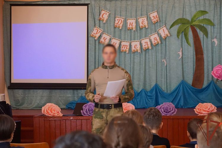 Росгвардейцы в ЛНР провели с лицеистами урок мужества (ВИДЕО)