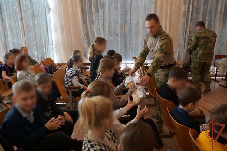 Росгвардейцы в ЛНР провели с лицеистами урок мужества (ВИДЕО)