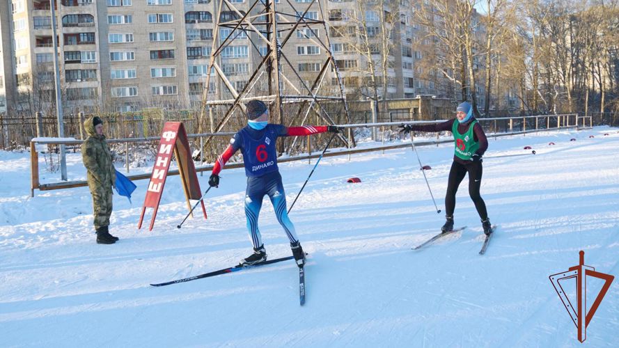 В Кирове завершился чемпионат Приволжского округа Росгвардии по лыжным гонкам и служебному двоеборью