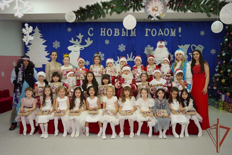 Всероссийская акция Росгвардии «Дед Мороз специального назначения» проходит в Северо-Кавказском округе