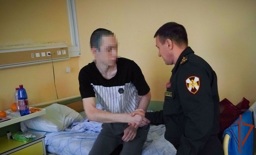 Заместитель командующего Центральным округом навестил росгвардейцев в госпитале
