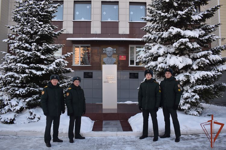 Курсантов военного института Росгвардии поощрили  за спасение граждан на пожаре