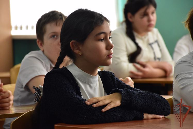 Память Героя России-бойца ОМОН почтили росгвардейцы и школьники в Адыгее