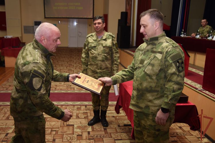 В грозненском соединении Росгвардии подведены итоги служебно-боевой деятельности за 2022 год