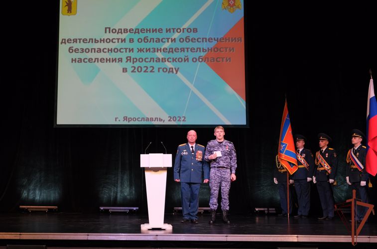 В Ярославле сотрудник Росгвардии награжден ведомственной медалью МЧС «За спасение на пожаре»