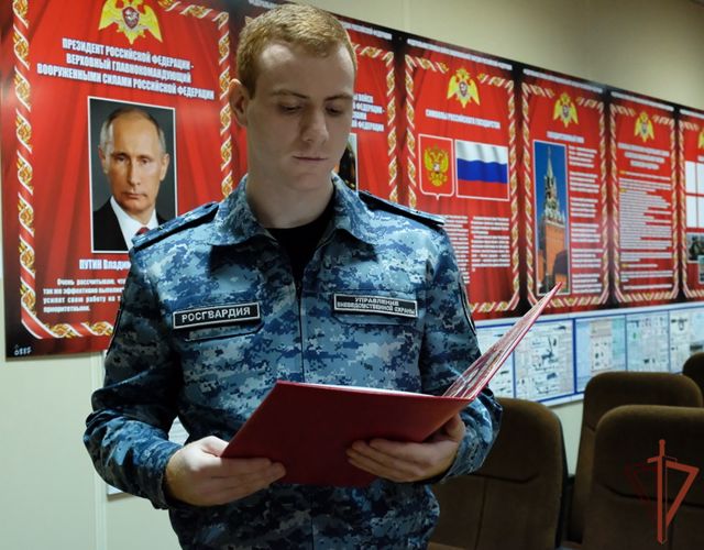 Росгвардейцы из Дагестана присоединились к флешмобу «Читаем Сараева»