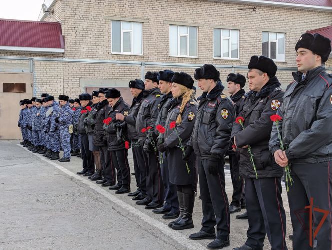 Росгвардейцы почтили память боевого товарища в Карачаево-Черкесии