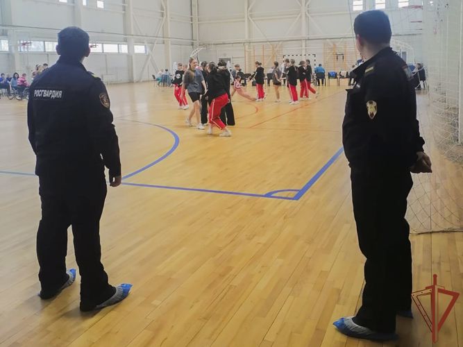 Безопасность спортивного фестиваля к Международному дню инвалидов обеспечили росгвардейцы в Кузбассе