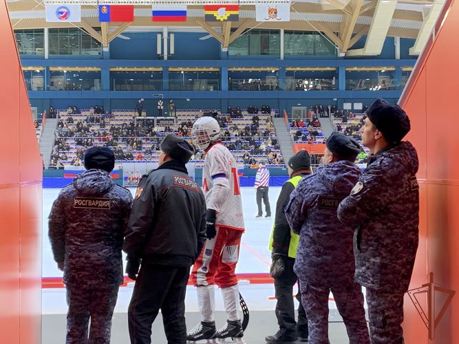 Росгвардия обеспечила охрану правопорядка на Чемпионате по хоккею с мячом в Кузбассе